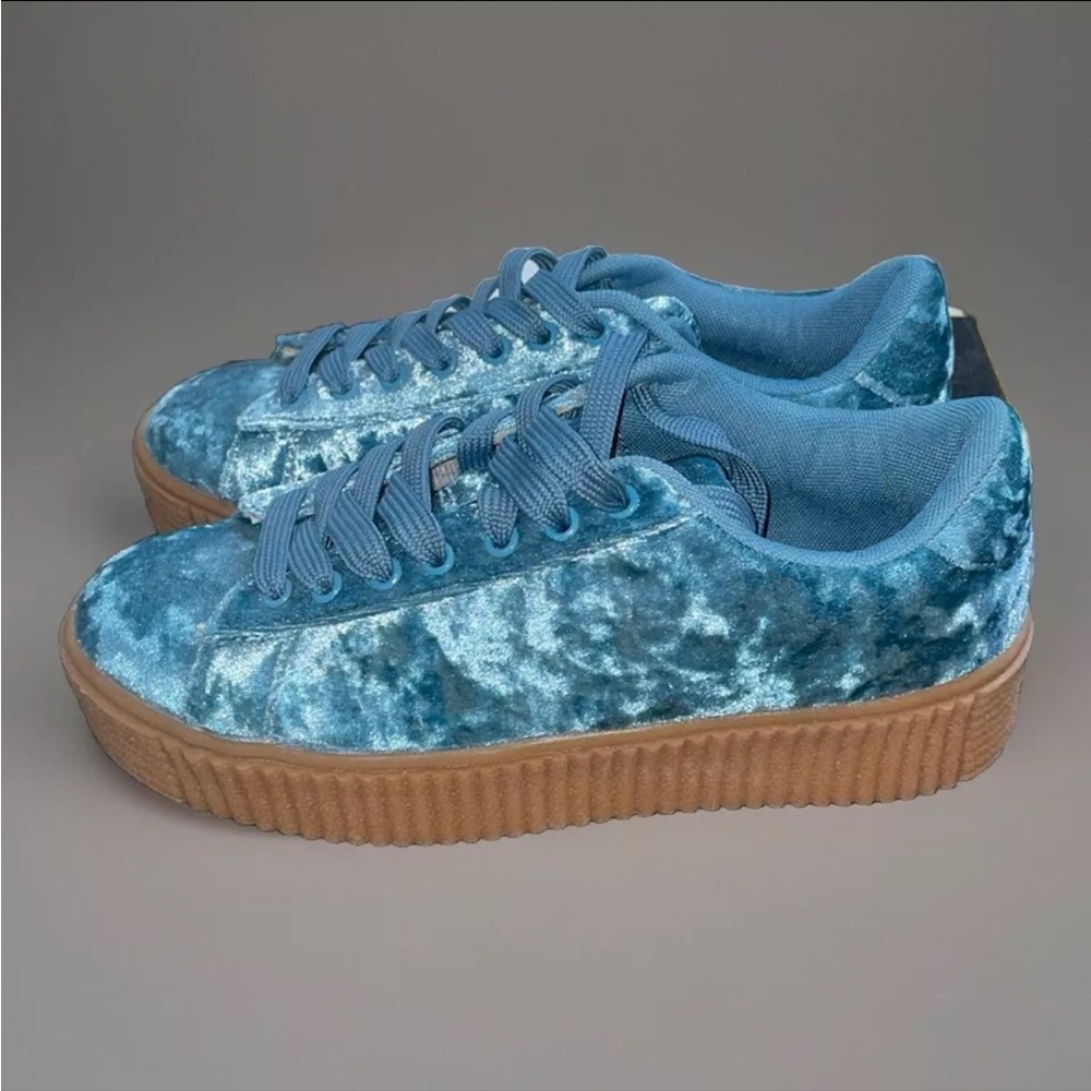Misbehave✨Skate Sneaker Shoe Women's Size 7 Beige Tan‎ Platform Velour Gum Sole